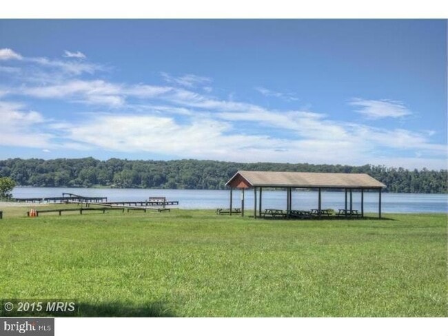 Building Photo - 20 Sandy Ln