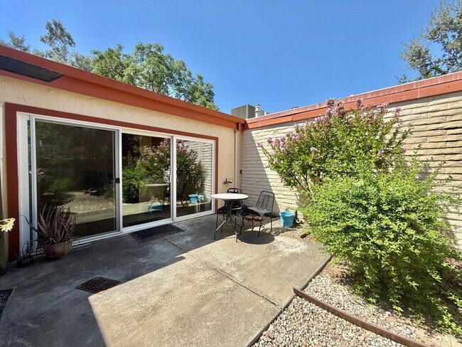 Building Photo - Furnished!! - One story gem in North Davis