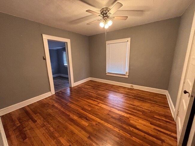 Building Photo - 3 Bedrooms- 1 Bathroom- House in East Rome!