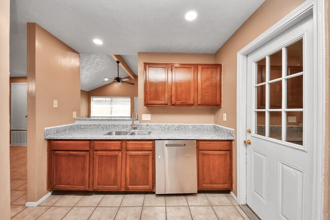 Building Photo - 16425 Monte Carlo Ln