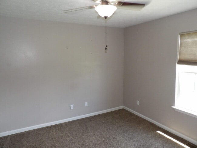 Building Photo - 123 Serena Way