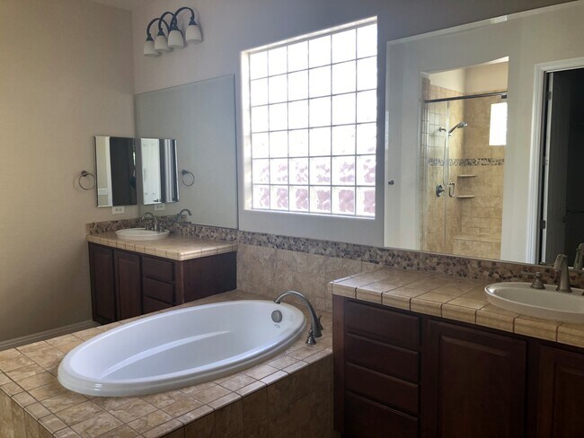 Building Photo - Aliante 1 Story 3 Bedroom + Casita, Pool & Spa
