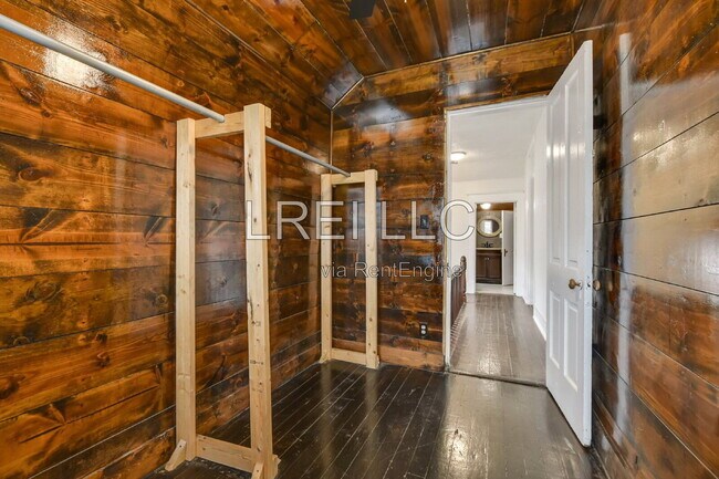 Building Photo - 1371 Olive St