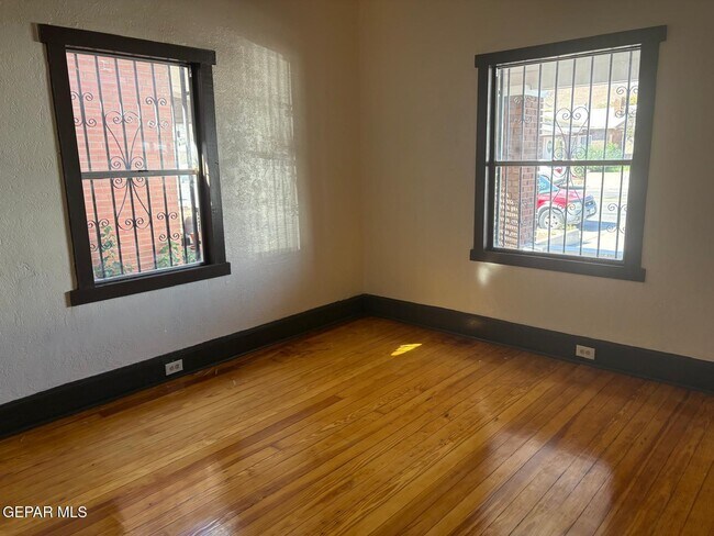 Building Photo - 3418 Pershing Dr