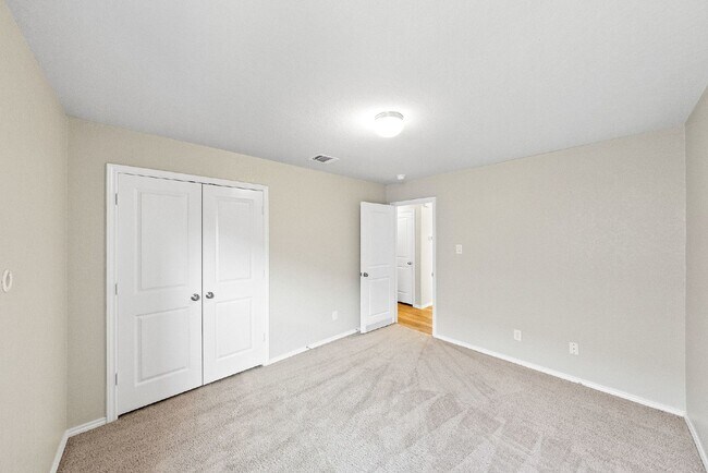 Building Photo - 3-Bed, 2-Bath Sanctuary Where Comfort Meets Charm