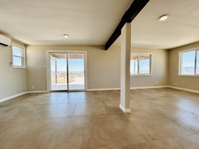 Building Photo - Quiet 2 bd House Surrounded by Open Desert