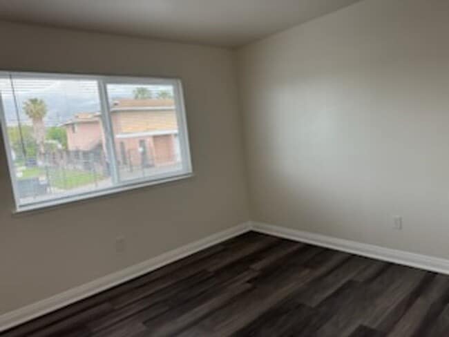 Building Photo - Fully Renovated 2-Bedroom Condo in Highlan...