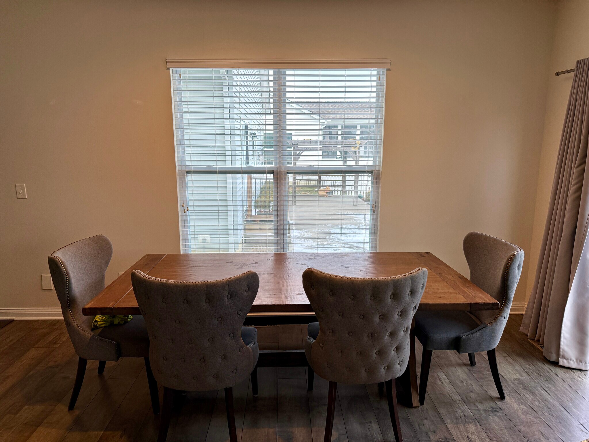 Dining - 6120 Jadkins Way