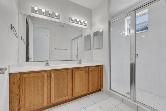 Building Photo - 770 Millbrae Ct