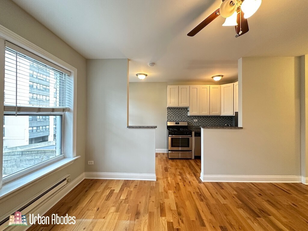 Building Photo - 523 W Melrose St