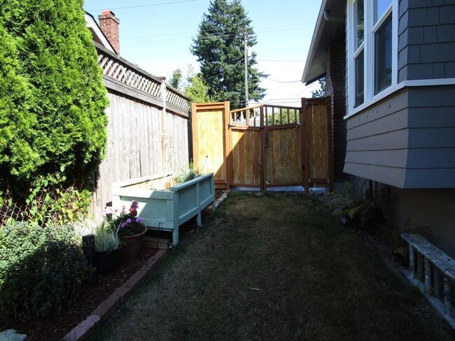 Building Photo - 2 Bedroom, 2 Bathroom Home North Proctor i...