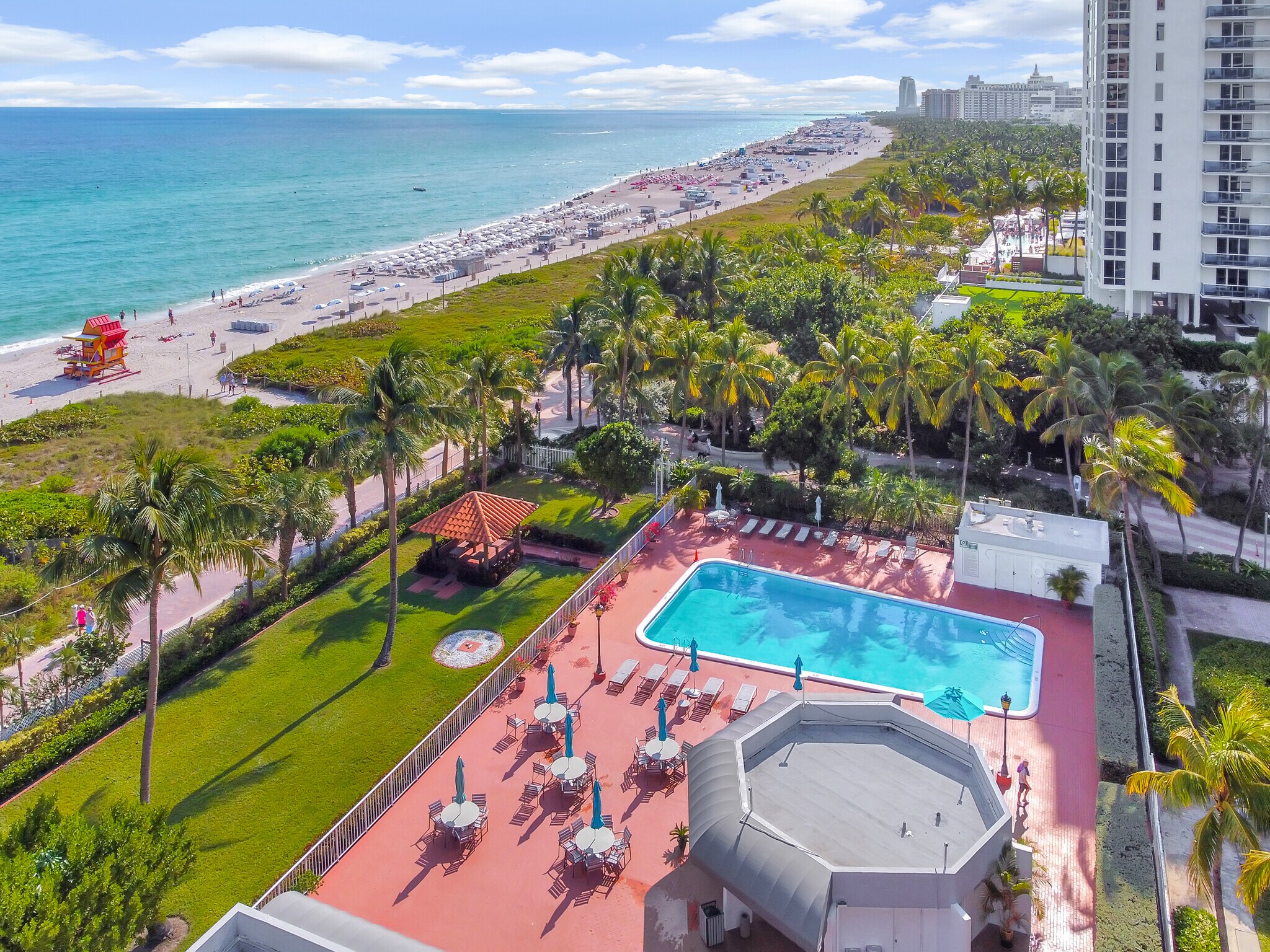 Building Photo - 2401 Collins Ave