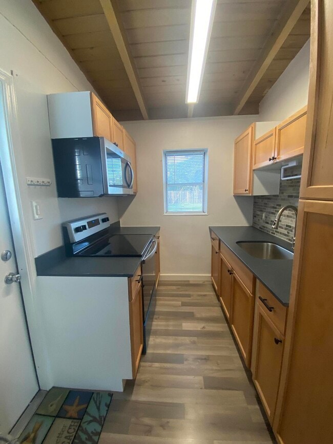 Building Photo - 109 E Hart St