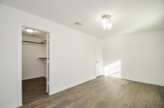 Building Photo - 6514 Fraser Pt Ct