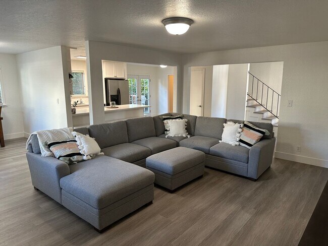 Building Photo - 4530 W Walnut St