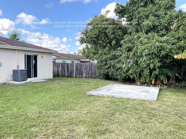 Building Photo - 6315 Plunkett St