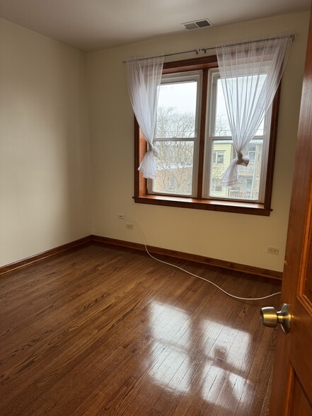 Building Photo - 6140 N Mozart St