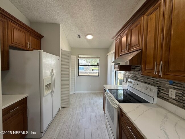 Building Photo - 8348 Westover Ct