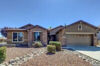 Building Photo - Beautiful 4 bedroom 2 bathroom home in Pre...