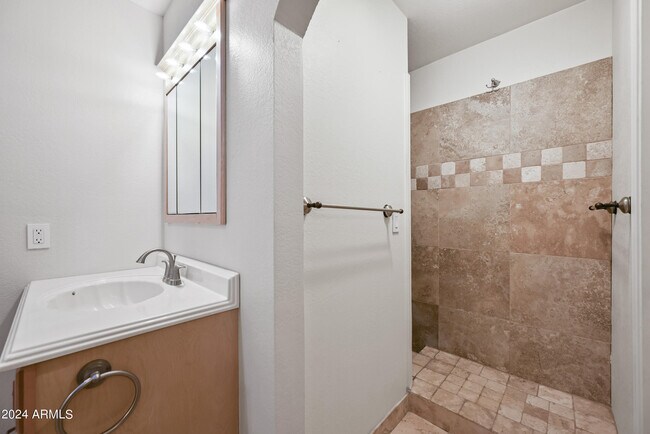 Building Photo - 1831 E La Jolla Dr
