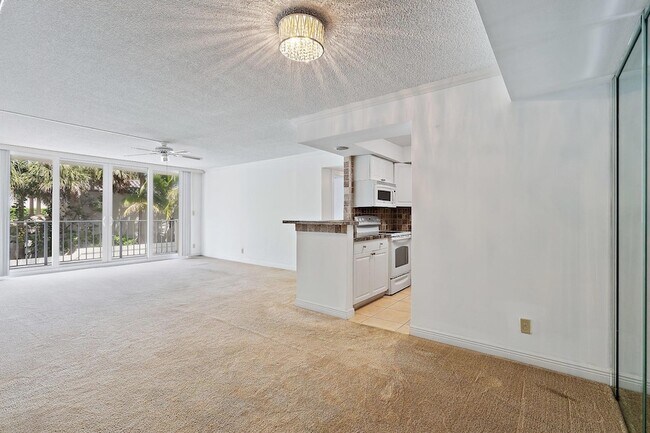 Building Photo - 630 Ocean Dr