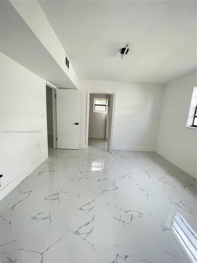 Building Photo - 20426 SW 85th Ave