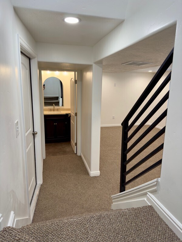 Building Photo - 634 E 60 S
