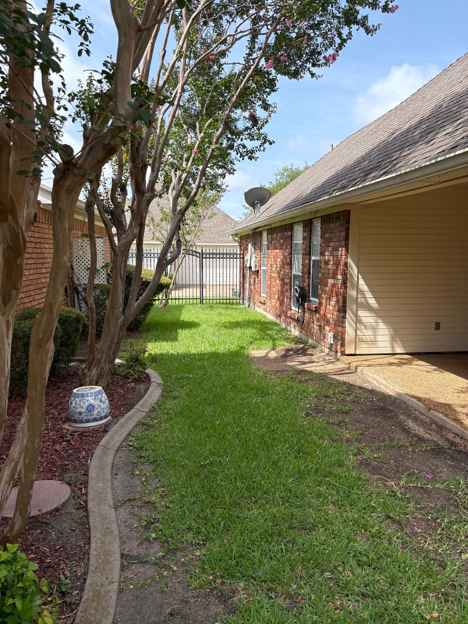 Side Yard - 2738 Hickory Bend Dr