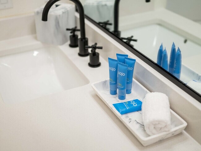 Building Photo - 2612 SW Livingston Square