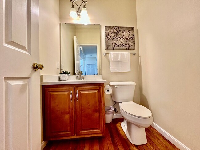 Building Photo - 6608 Rosemont Ln