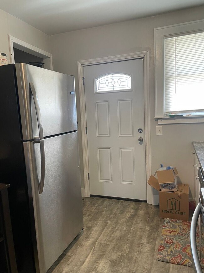 Building Photo - Spacious 3 Bedroom Home with Full finished Basement and Detached Garage!