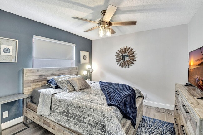 Building Photo - 7946 Sailing Shores Terrace