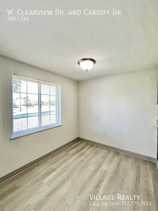 Building Photo - 81 W Clearview Dr