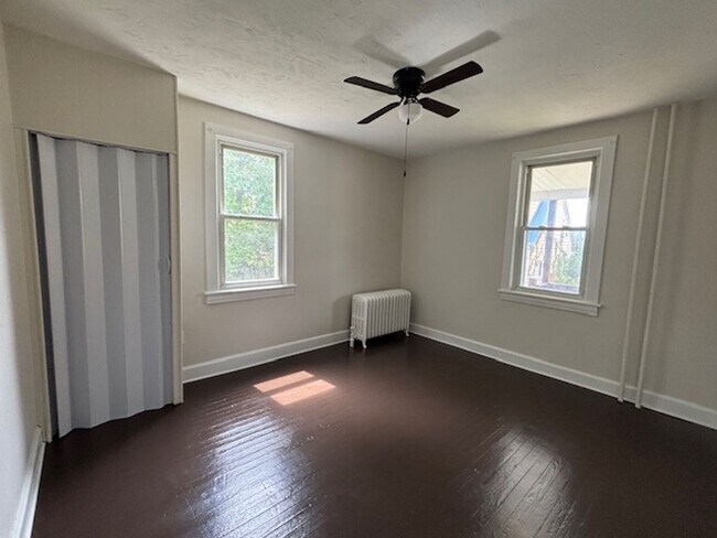 Building Photo - Aguilar - 660-R660- Russell Avenue