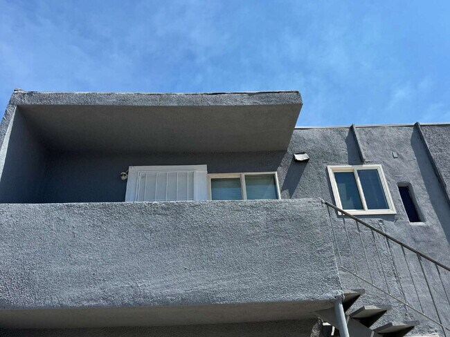 Building Photo - Affordable 2 Bed | 1 Bath Multi-Family Unit – Las Vegas