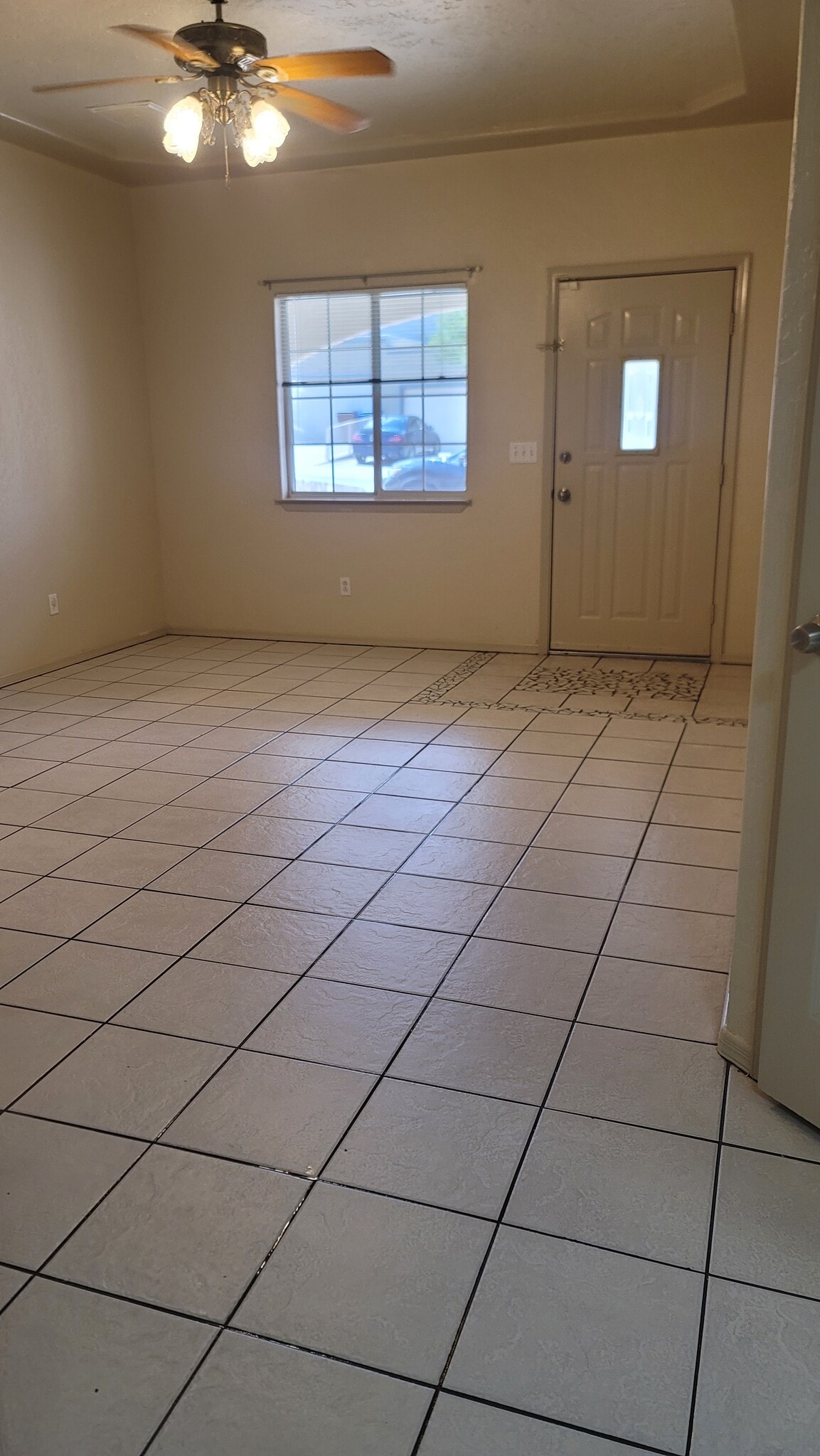 Building Photo - 705 Hellenic Dr