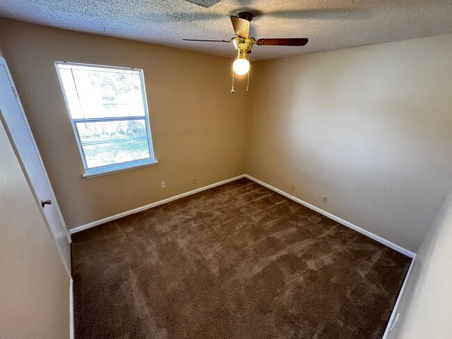 Building Photo - 3Bed/2bath in the heart of Orange Park