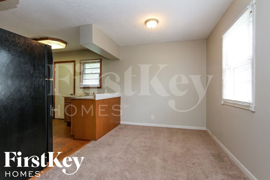 Building Photo - 1907 E Martin St