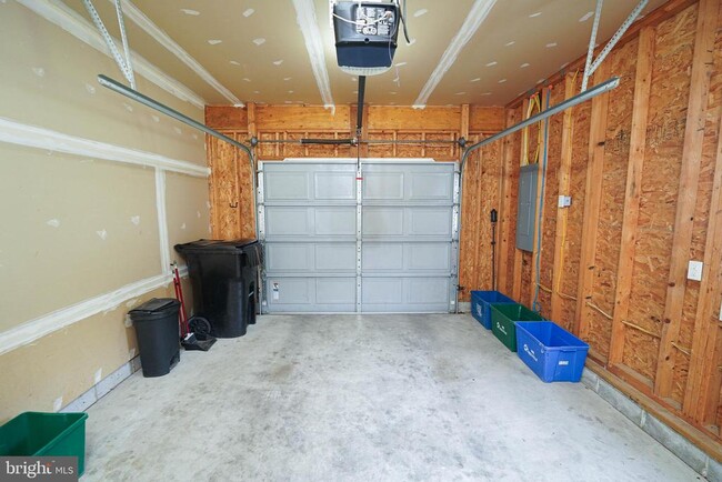Building Photo - 1331 Aspen Dr