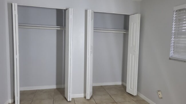 Building Photo - 1508 S Lee Ave