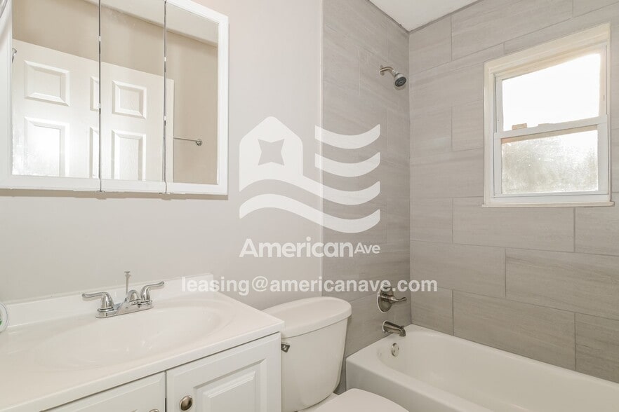 Building Photo - 6910 Groveland Dr