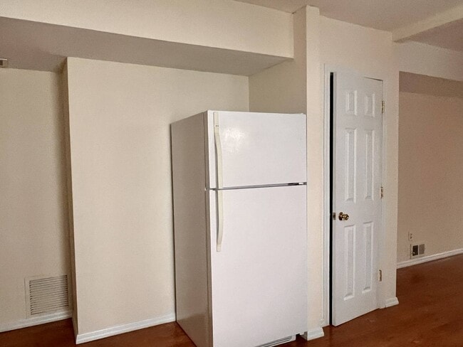 Building Photo - 249 Warwick Ave