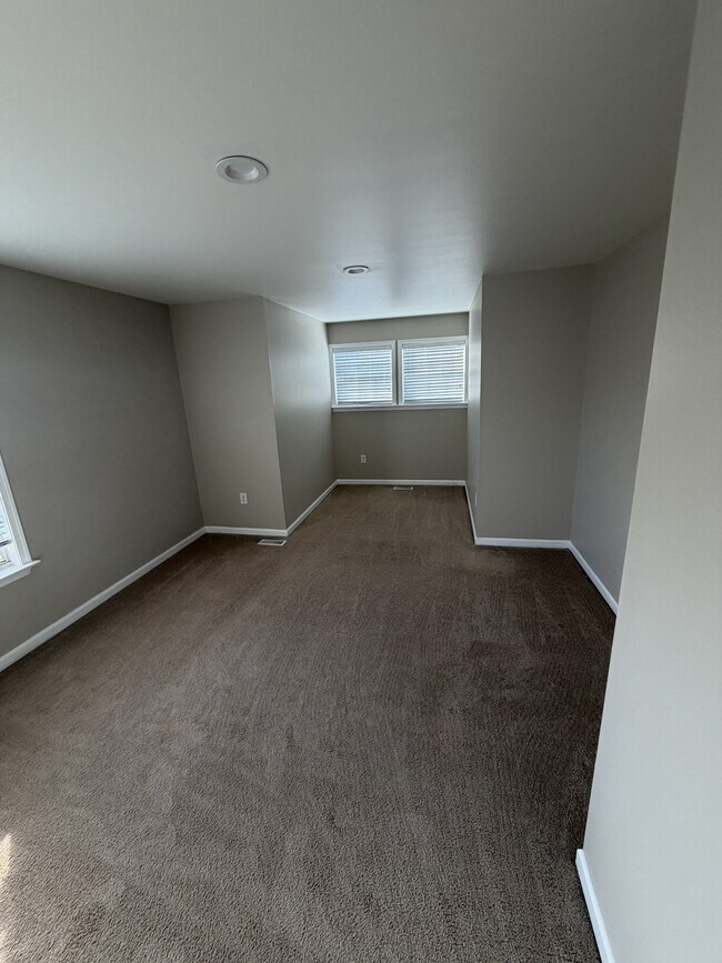 Building Photo - 163 Charlotte Ct