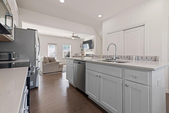 Building Photo - 940 Society Cir