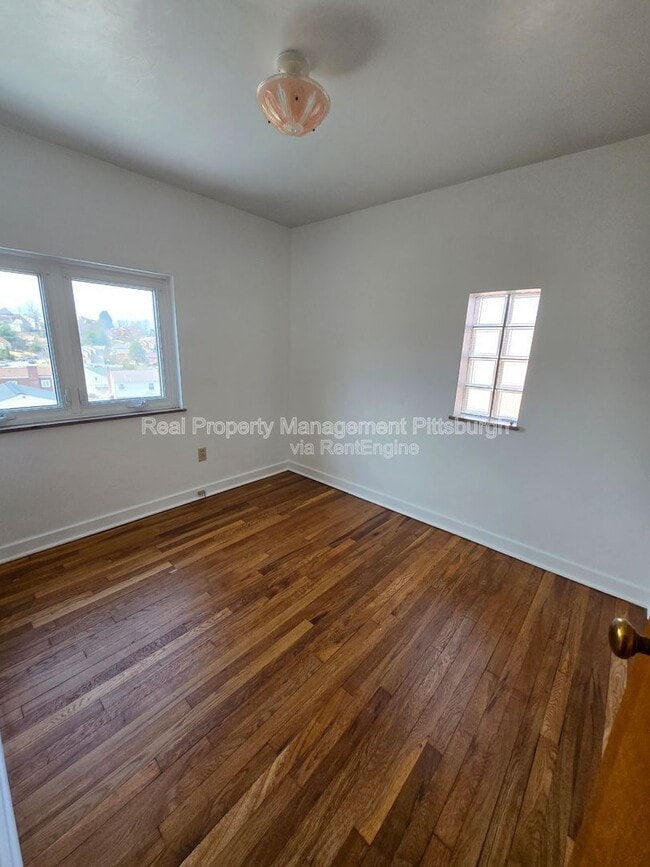 Building Photo - 4744 Lougean Ave