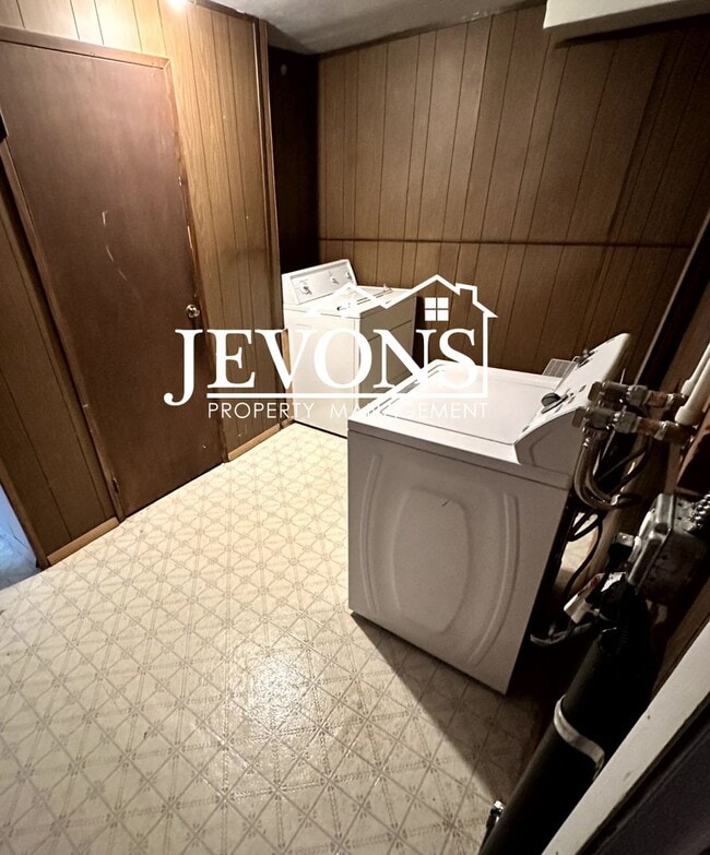 Building Photo - Move-In Ready Gem in Seattle