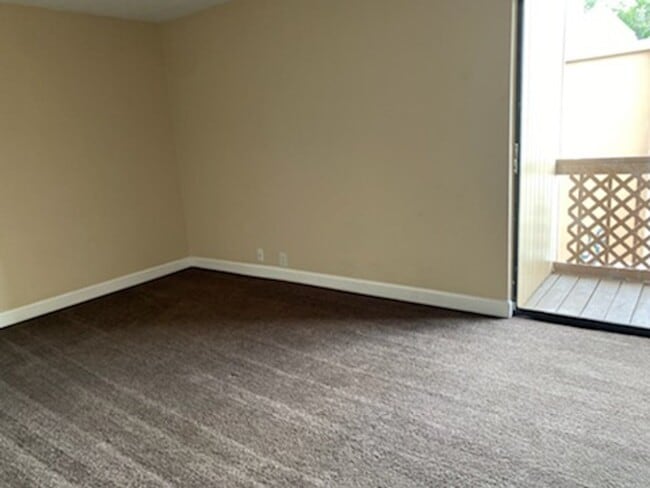 Building Photo - Bartow - One bedroom one bath - Upstairs Unit