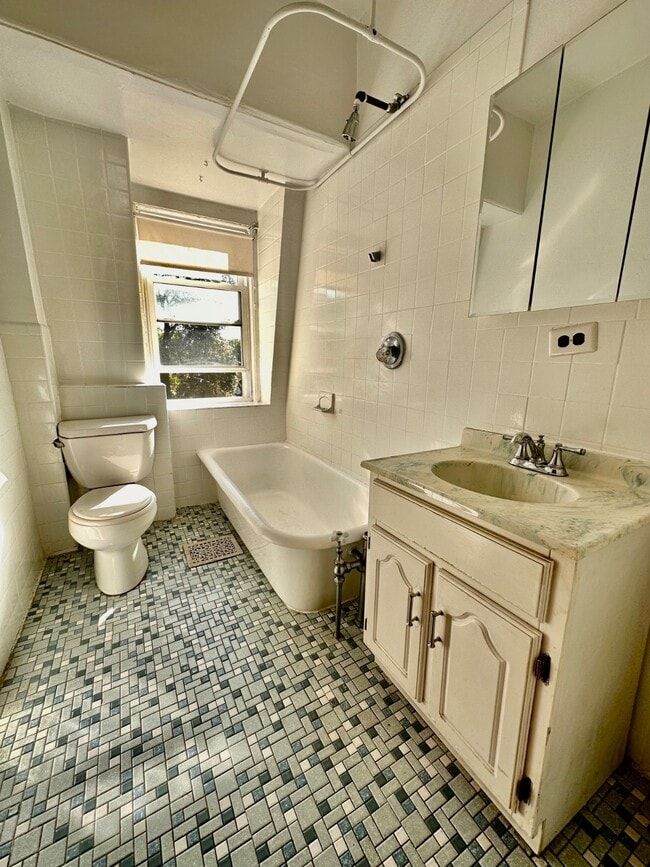 Building Photo - 20 Main St