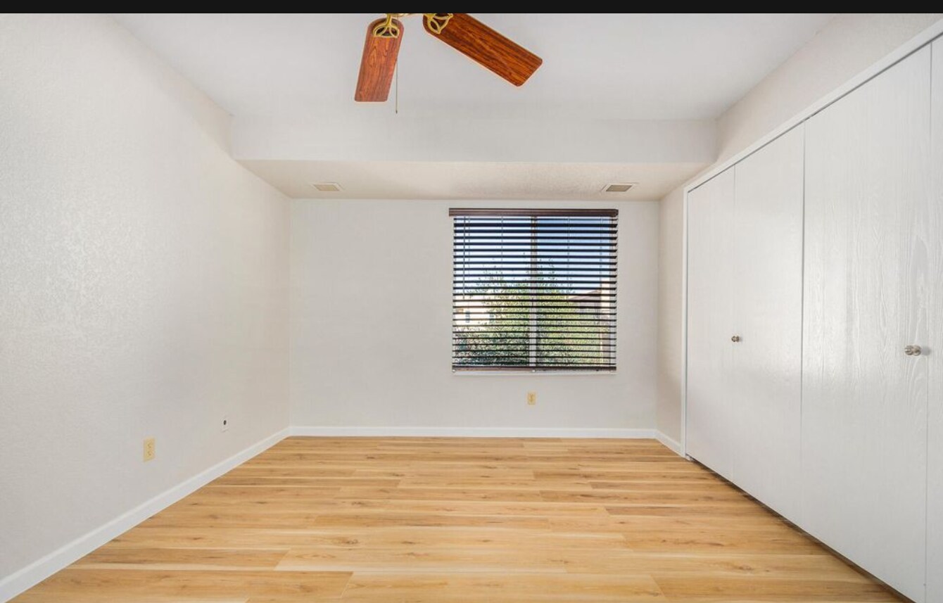 Building Photo - 4482 W Palmaire Ave