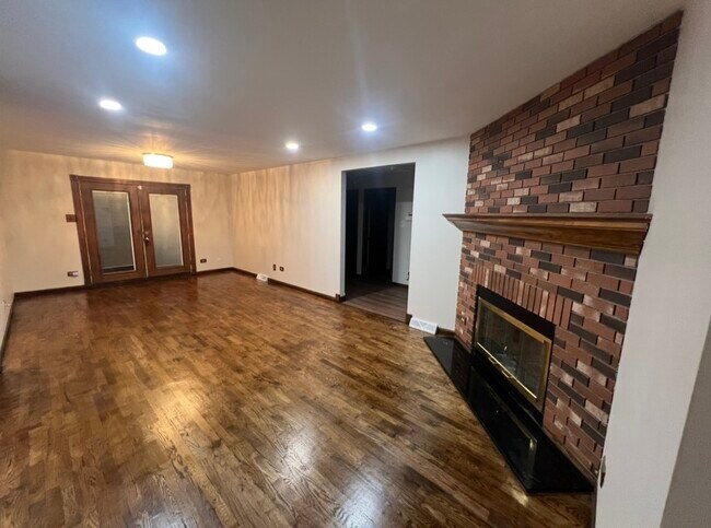 Building Photo - 3529 Carpenter St